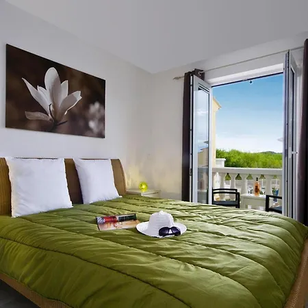 Terraced House With Air Conditioning In The Le Clos Des Oliviers